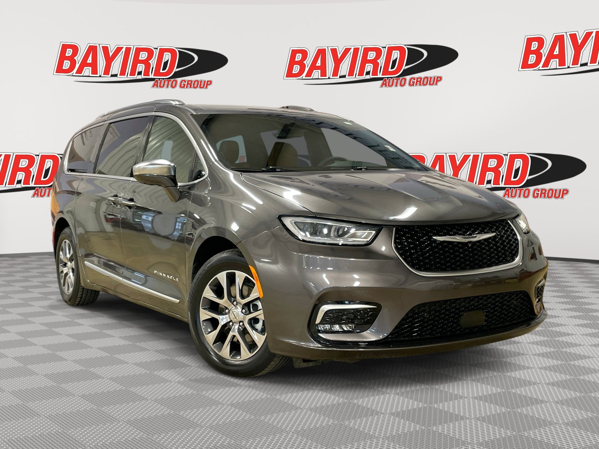 Used 2022 Chrysler Pacifica Pinnacle FWD image 1