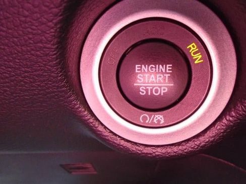 Used 2025 Chrysler Pacifica Select FWD image 9