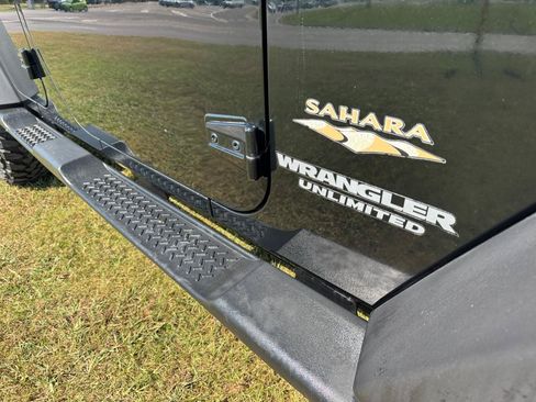 Used 2012 Jeep Wrangler Unlimited Sahara w/ Connectivity Group AWD/4WD image 12