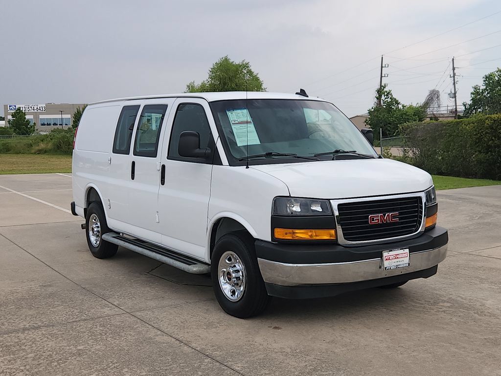 Used 2025 GMC Savana 2500 w/ Driver Convenience Package RWD image 3