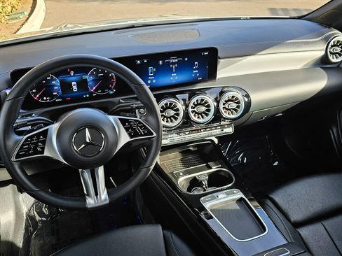 Used 2025 Mercedes-Benz CLA 250 4MATIC image 21