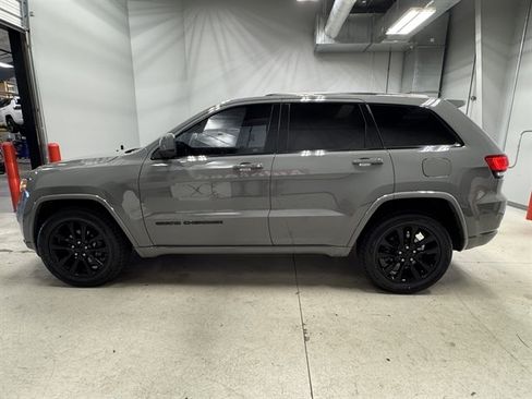 Used 2020 Jeep Grand Cherokee Altitude AWD/4WD image 5