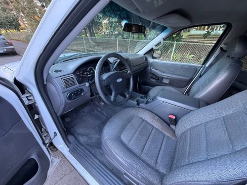 Used 2003 Ford Explorer XLS image 9