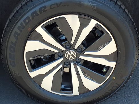 Used 2024 Volkswagen Atlas Cross Sport SE AWD/4WD image 11
