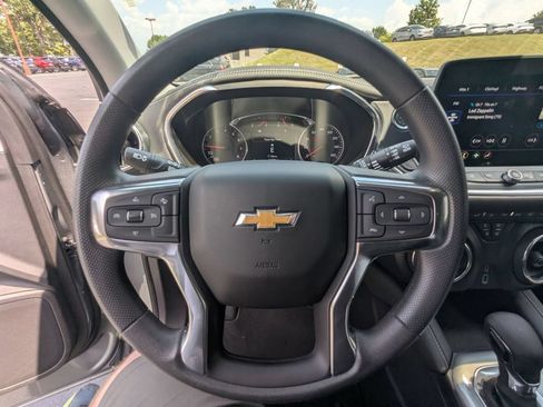 Used 2025 Chevrolet Blazer LT FWD image 23