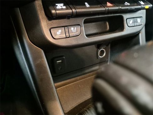 Used 2018 GMC Canyon Denali image 27