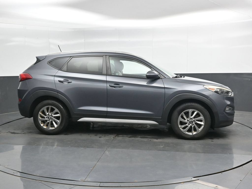 Used 2017 Hyundai Tucson SE w/ SE Popular Package 02 FWD image 3
