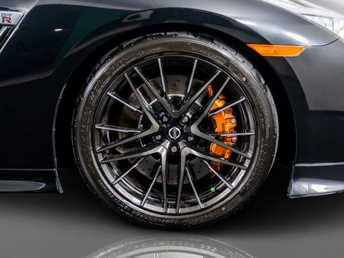 Used 2021 Nissan GT-R Premium image 7