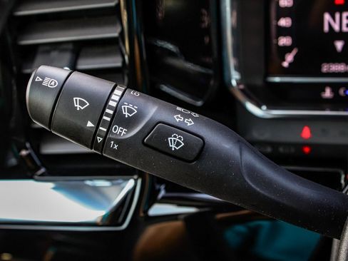 Used 2025 GMC Sierra 1500 Elevation w/ Preferred Package image 27