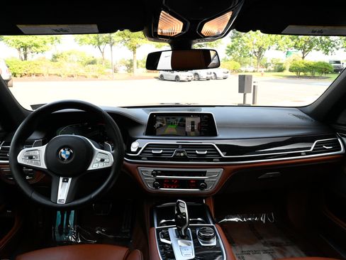 Used 2021 BMW 750i xDrive w/ Luxury Rear Seating Package AWD/4WD image 46