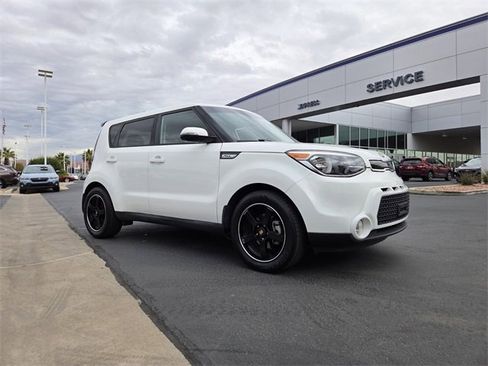Used 2016 Kia Soul ! image 2