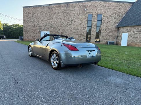 Used 2004 Nissan 350Z Touring RWD image 6