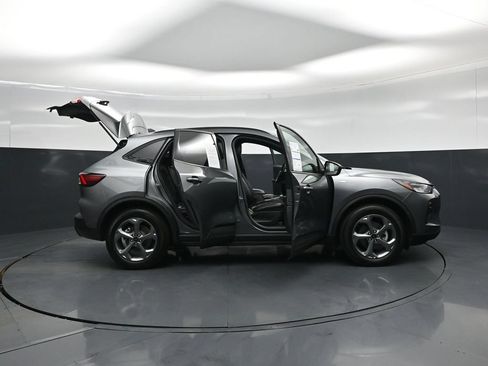Used 2025 Ford Escape ST-Line w/ Tech Pack #1 FWD image 4