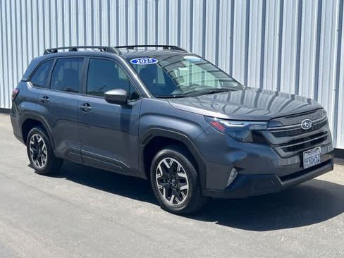 Used 2025 Subaru Forester Premium AWD/4WD image 8