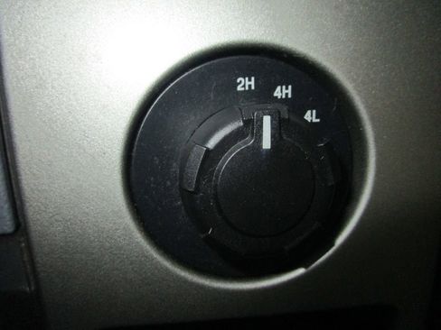 Used 2013 Ford F150 XLT w/ XLT Chrome Pkg image 38