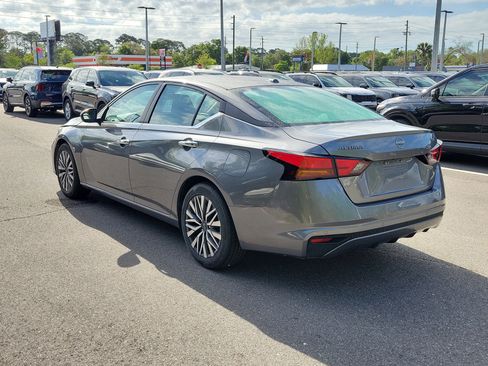 Used 2024 Nissan Altima 2.5 SV image 4
