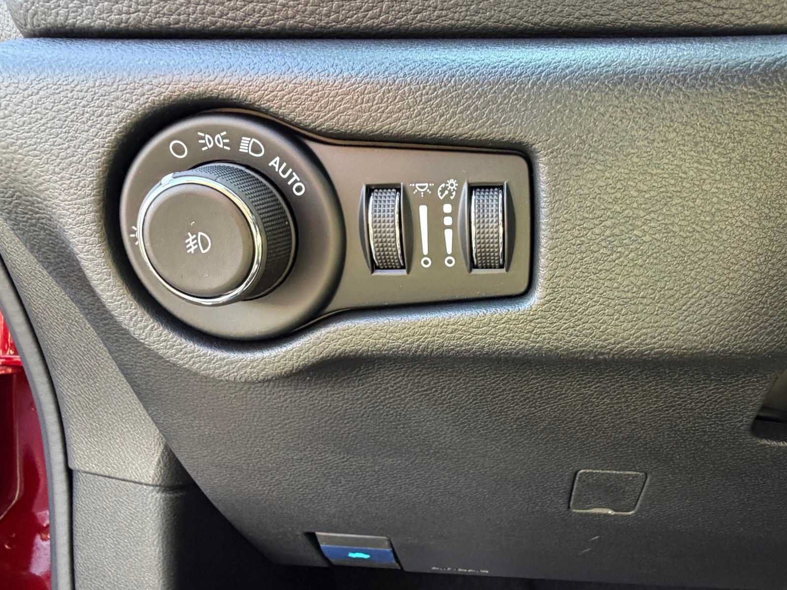 New 2026 Chrysler Pacifica Select AWD/4WD image 29