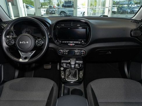 Used 2022 Kia Soul EX FWD image 2