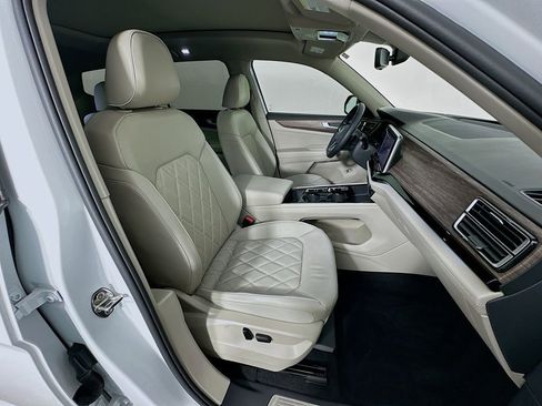 Used 2024 Volkswagen Atlas SEL Premium R-Line image 30