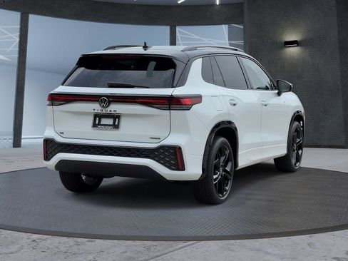 New 2026 Volkswagen Tiguan SE R-Line AWD/4WD image 4