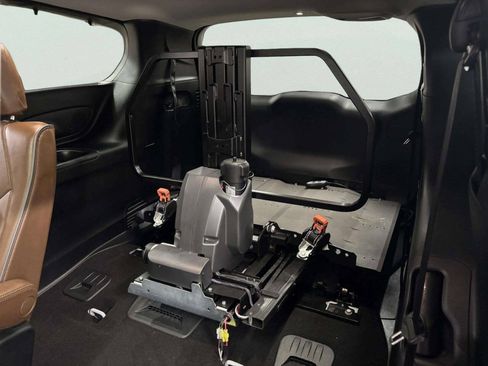 Used 2017 Chrysler Pacifica Limited FWD image 22