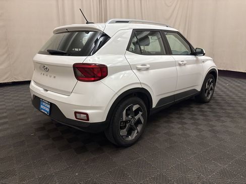 Certified 2025 Hyundai Venue SEL image 5