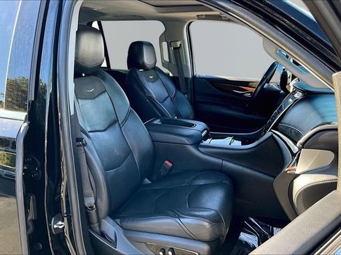 Used 2018 Cadillac Escalade Luxury image 30