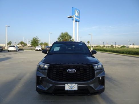 Used 2025 Ford Explorer ST-Line AWD/4WD image 2
