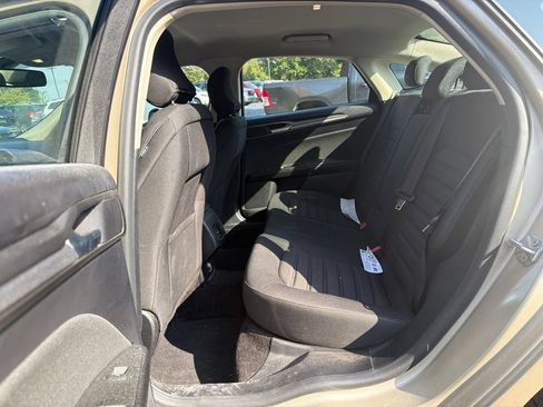 Used 2019 Ford Fusion SE FWD image 21