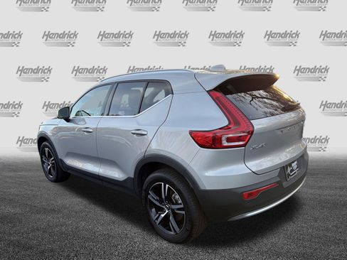 Certified 2025 Volvo XC40 B5 Core image 8