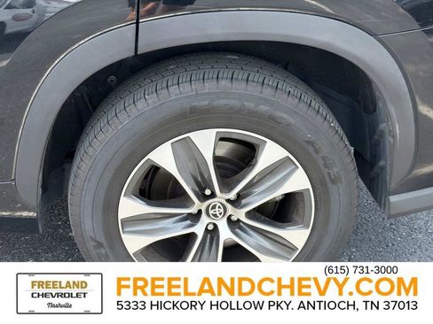 Used 2021 Toyota Highlander XLE FWD image 11