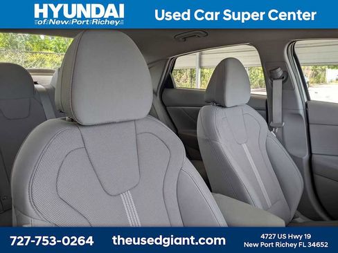 Used 2023 Hyundai Elantra SE w/ Cargo Package FWD image 6