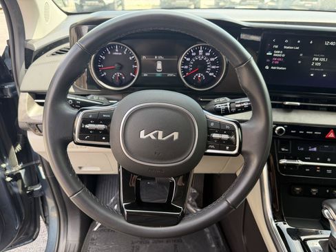 Used 2024 Kia Carnival EX FWD image 28