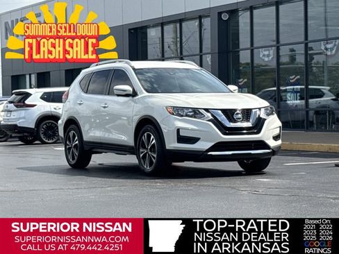 Certified 2020 Nissan Rogue SV w/ Premium Package FWD image 1