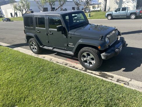 Used 2017 Jeep Wrangler Unlimited Sahara w/ Connectivity Group image 13