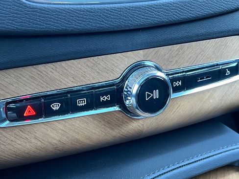 Used 2025 Volvo XC90 B6 Ultra image 27