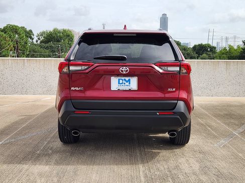 Used 2023 Toyota RAV4 XLE Premium FWD image 7