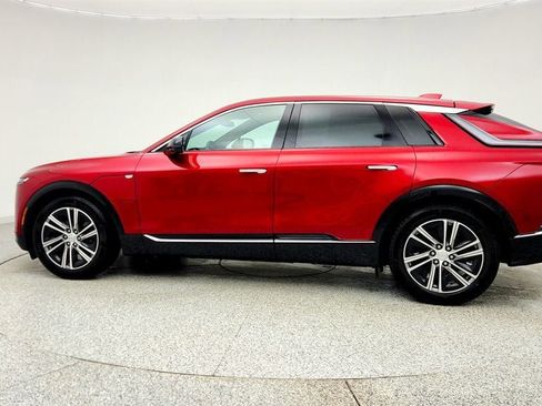 Used 2024 Cadillac Lyriq Luxury image 8