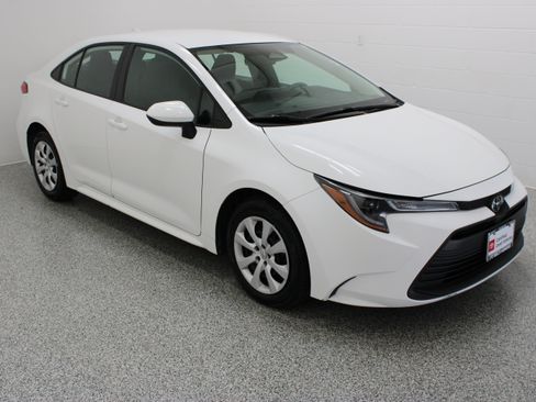 Certified 2025 Toyota Corolla LE FWD image 4