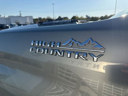 Used 2024 Chevrolet Silverado 2500 High Country w/ High Country Premium Package AWD/4WD image 7