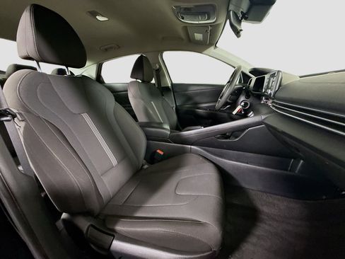 Used 2025 Hyundai Elantra SE image 28
