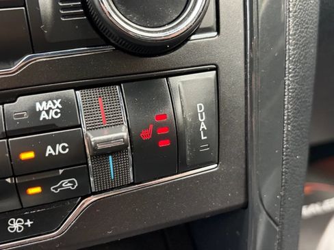 Used 2017 Ford Explorer XLT w/ Equipment Group 202A AWD/4WD image 27