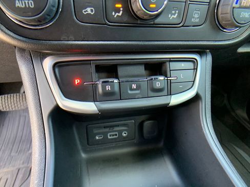 Used 2022 GMC Terrain SLT w/ Infotainment Package II AWD/4WD image 26