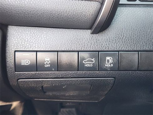 Used 2020 Toyota Camry XLE image 22