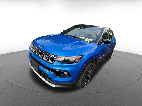 Used 2025 Jeep Compass Limited AWD/4WD image 6