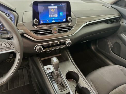 Used 2025 Nissan Altima 2.5 SV FWD image 25
