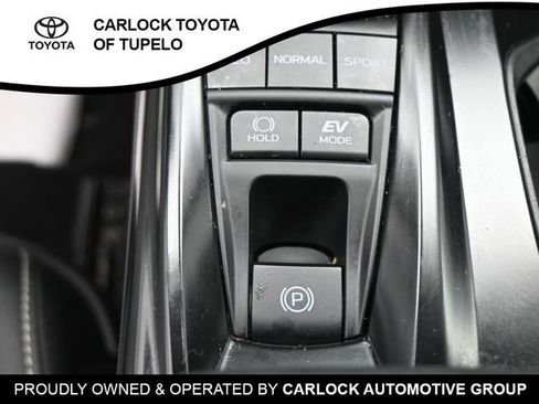 Used 2025 Toyota Camry SE w/ Convenience Package image 16