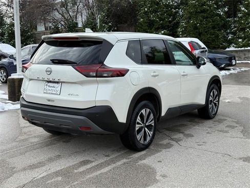 Used 2023 Nissan Rogue SV image 3