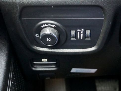 Used 2023 Jeep Grand Cherokee Limited w/ Luxury Tech Group II image 29