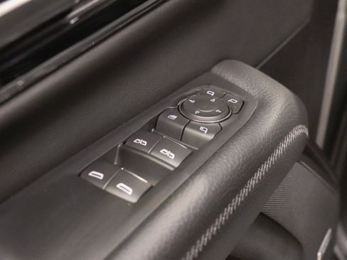 Used 2025 GMC Yukon XL Denali AWD/4WD image 13